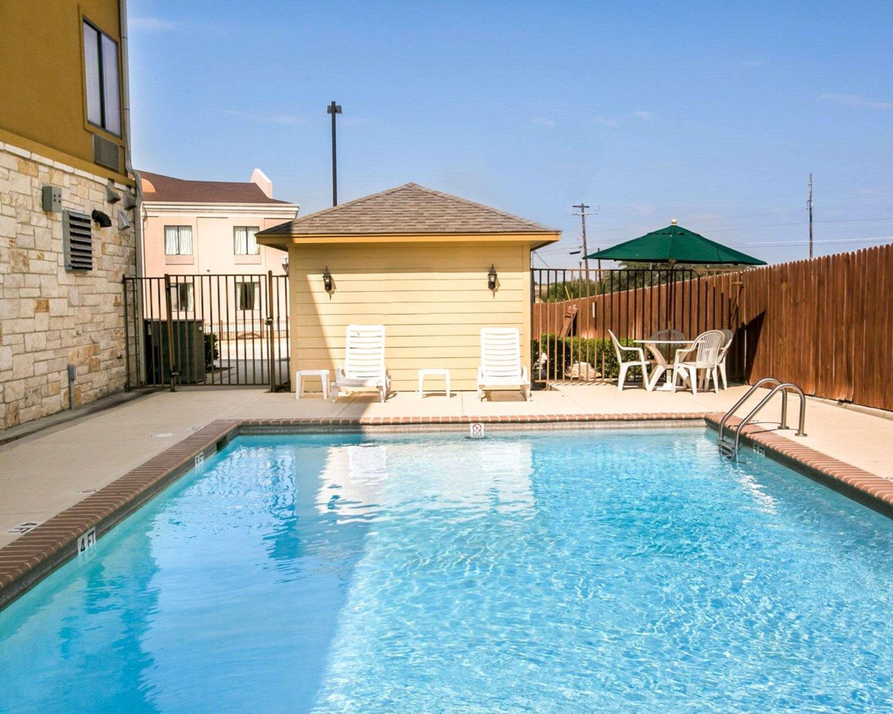 Sleep Inn & Suites Gonzales Near Palmetto State Park Extérieur photo